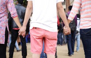 holding-hands-g6c873686c_1920